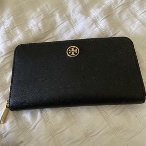 Perfect condition Tory Burch black zippered clutch/wallet